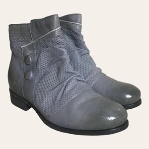 Miz Mooz Women Gray Ankle Boots  “Sallie” Boots Size 38 / 7.5-8 NWT